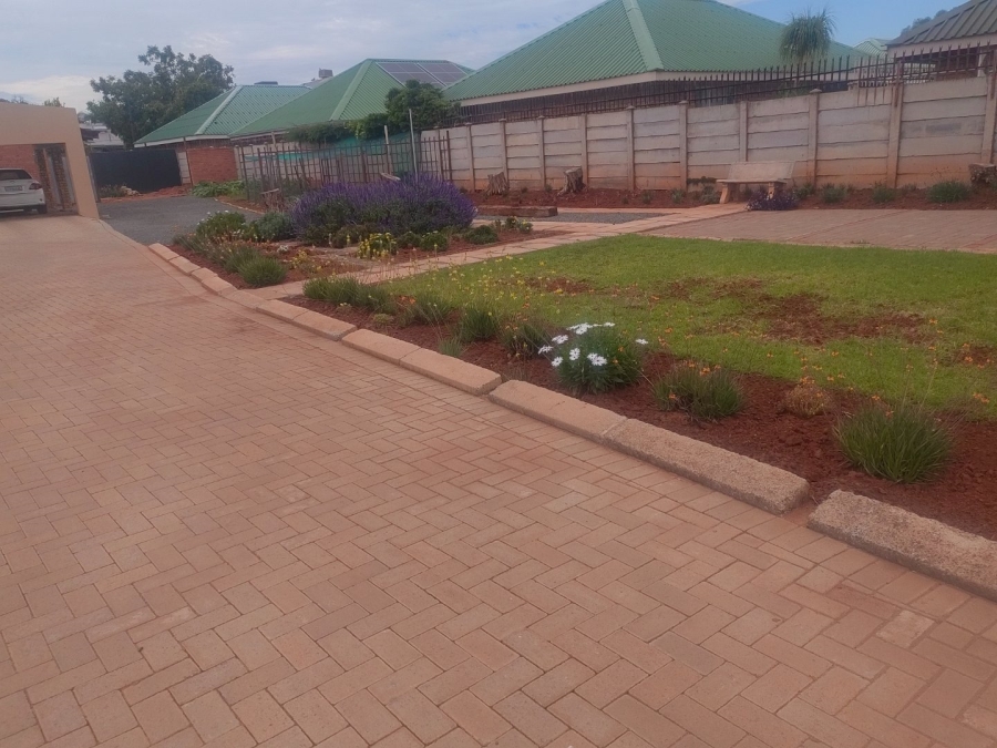 4 Bedroom Property for Sale in Rhodesdene Northern Cape